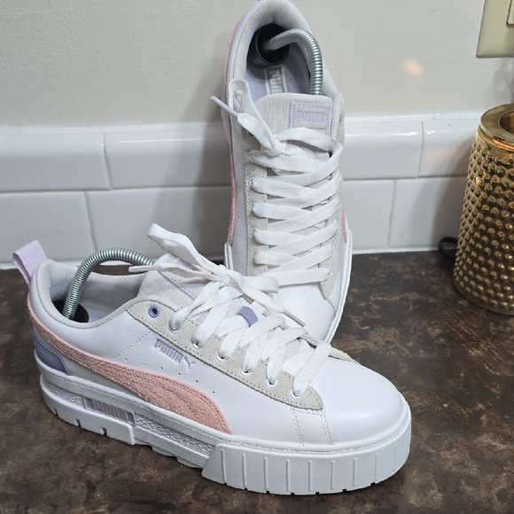 Puma Shoes - Puma Women's Sneakers - White and Pink